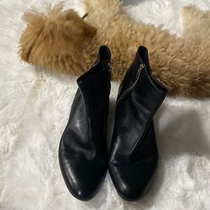 MK black leather Booties